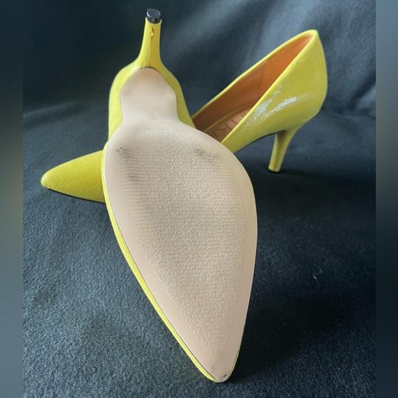 Spring Yellow Classic Pump Size 10,  Pointed Toe Reptile Textured Skin 3” Heel - Picture 7 of 8